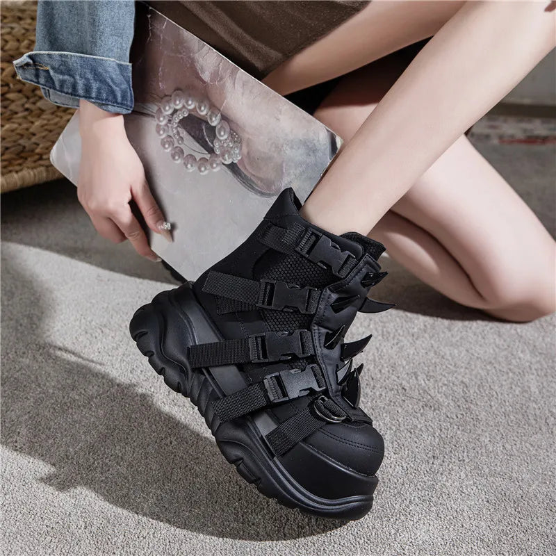 Bota Punk Couro com Rebites Metal Pesado