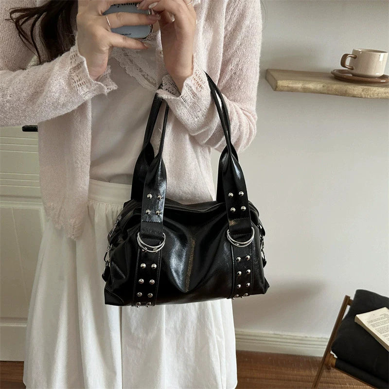 Bolsa de Ombro Feminina em Couro PU de Alta Qualidade, Grande Capacidade, Estilo Y2K, Bolsa de Braço com Rebites, Bolsa Boston Feminina para o Dia a Dia