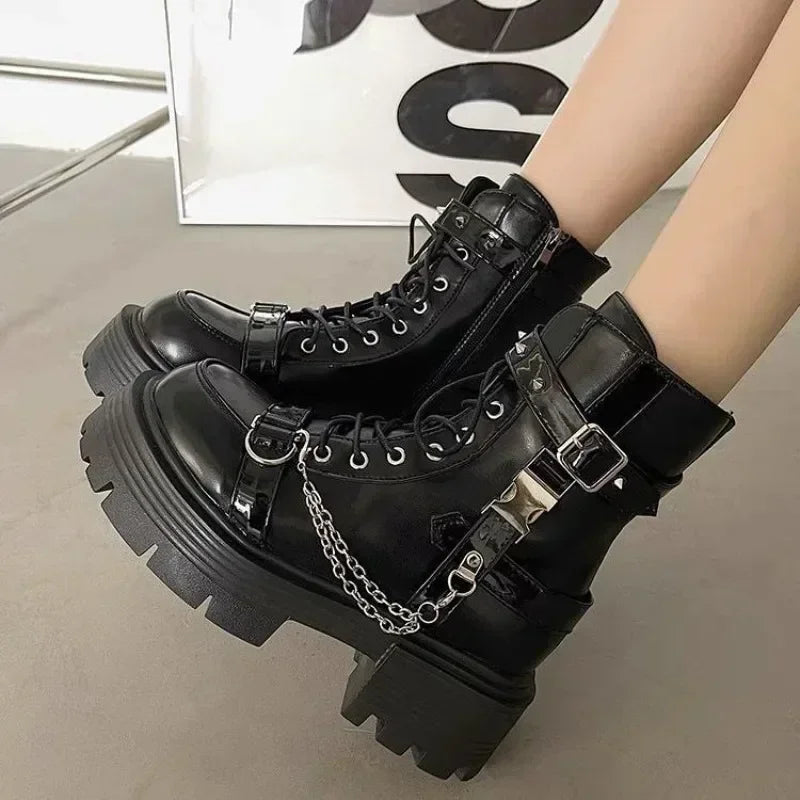 Novas Botas Femininas 2025: Botas Curtas Góticas com Rebites e Correntes, Design Moderno, Estilo Rock e Punk com Detalhes Metálicos