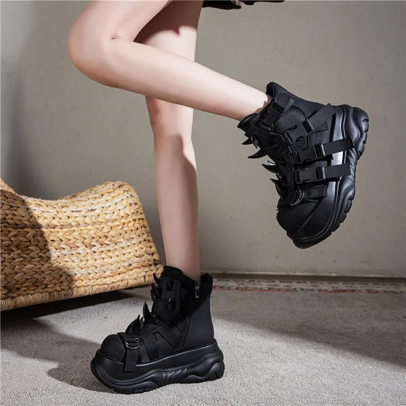 2025 novas mulheres de couro genuíno punk muffin plataforma esportes retro rebite botas curtas de metal pesado