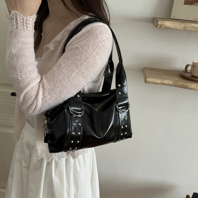 Bolsa de Ombro Feminina em Couro PU de Alta Qualidade, Grande Capacidade, Estilo Y2K, Bolsa de Braço com Rebites, Bolsa Boston Feminina para o Dia a Dia