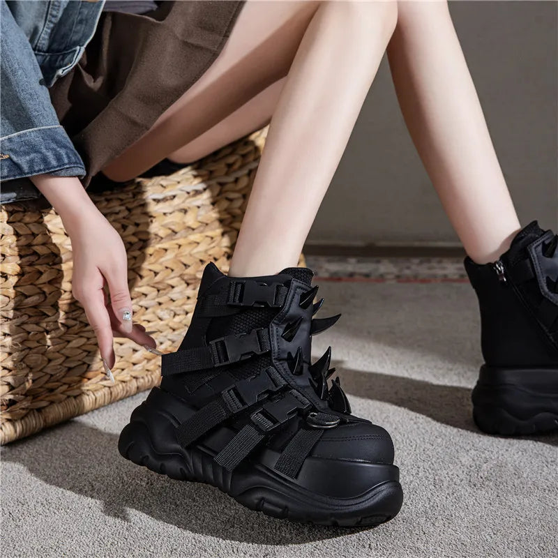 2025 novas mulheres de couro genuíno punk muffin plataforma esportes retro rebite botas curtas de metal pesado