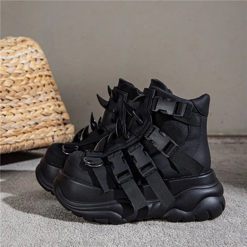 Bota Punk Couro com Rebites Metal Pesado