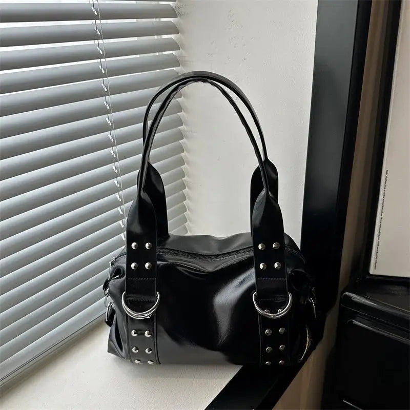 Bolsa de Ombro Feminina em Couro PU de Alta Qualidade, Grande Capacidade, Estilo Y2K, Bolsa de Braço com Rebites, Bolsa Boston Feminina para o Dia a Dia