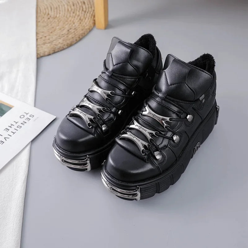 2025 primavera novos sapatos femininos de metal pesado fundo grosso alta superior punk sapatos de couro gótico escuro botas de motocicleta tendência