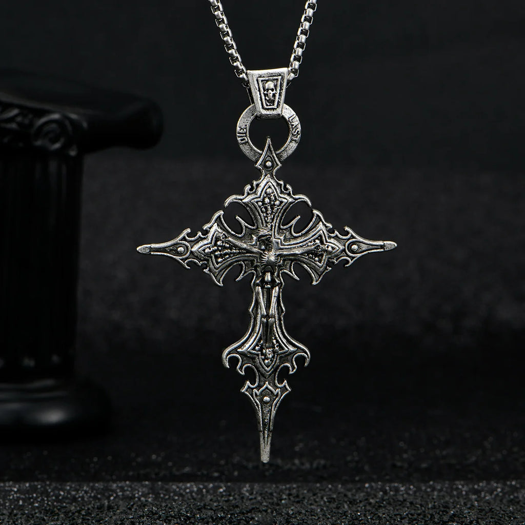 Um colar gótico retrô elegante e personalizado com pingente de cruz de caveira e colar de Halloween