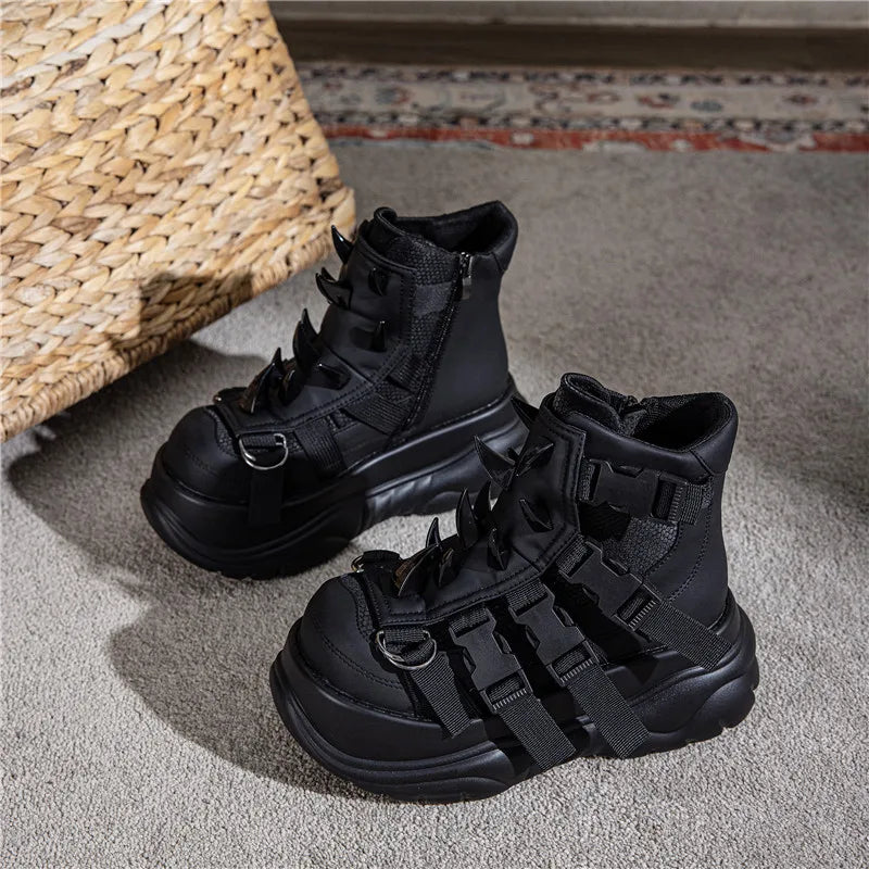 2025 novas mulheres de couro genuíno punk muffin plataforma esportes retro rebite botas curtas de metal pesado