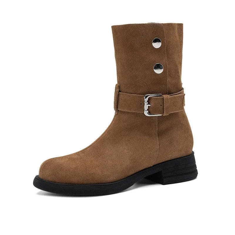 Botas de cano médio para mulheres maduras, tamanho grande 34-42, em camurça de vaca, com salto grosso, estilo motociclista, quentes para o inverno e outono, com detalhes de rebites metálicos.