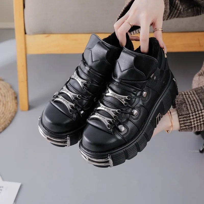 2025 primavera novos sapatos femininos de metal pesado fundo grosso alta superior punk sapatos de couro gótico escuro botas de motocicleta tendência