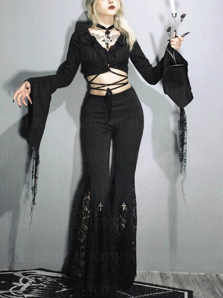 Calça Flare Gótica com Renda e Cruz