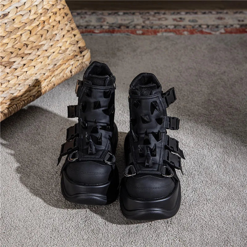 2025 novas mulheres de couro genuíno punk muffin plataforma esportes retro rebite botas curtas de metal pesado