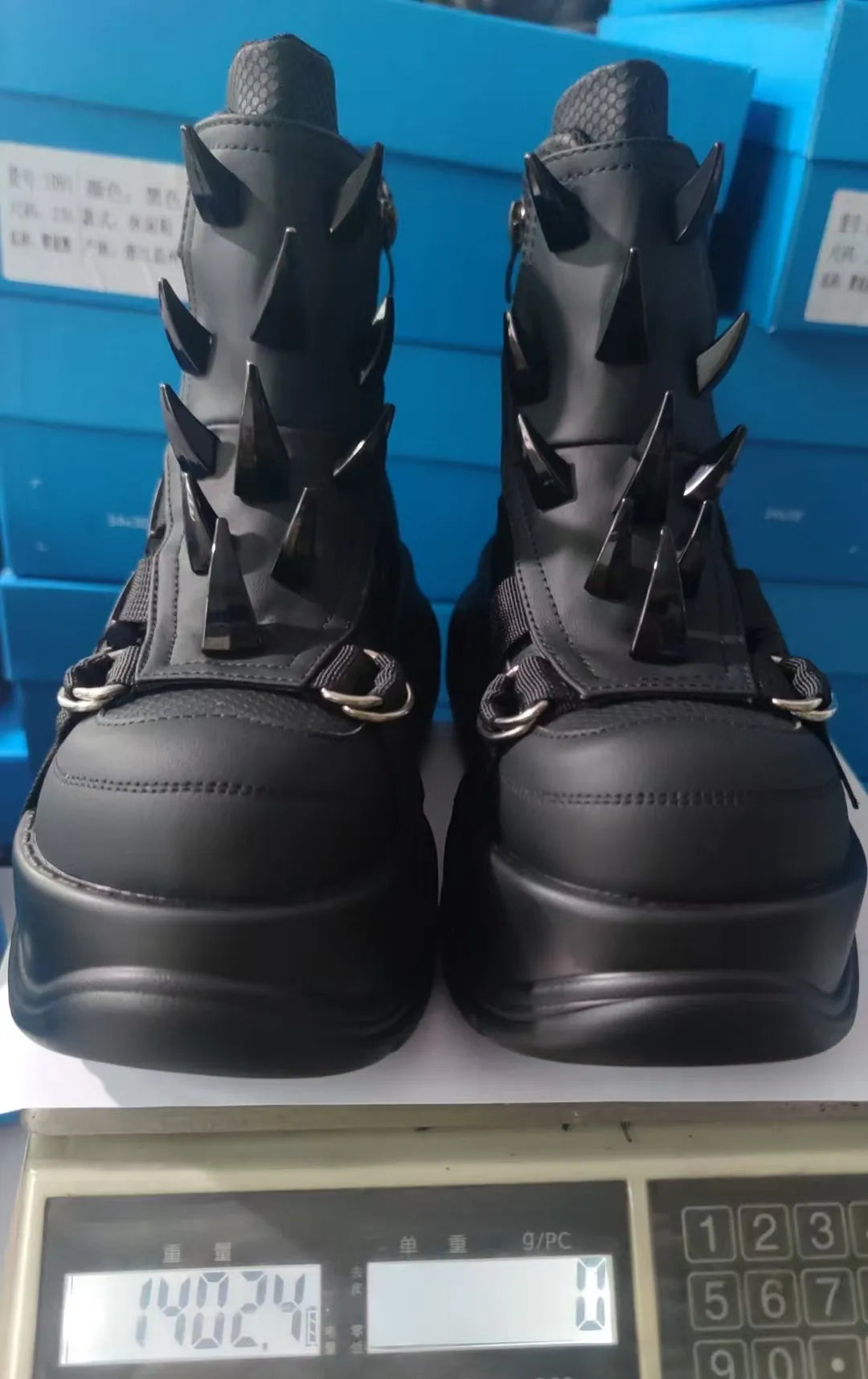 2025 novas mulheres de couro genuíno punk muffin plataforma esportes retro rebite botas curtas de metal pesado