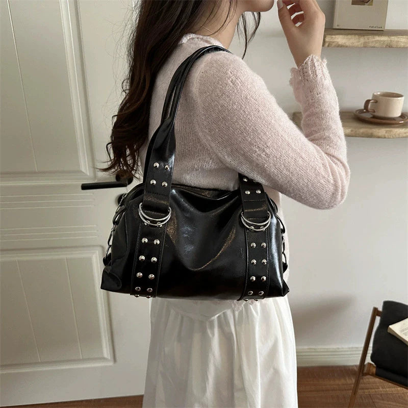 Bolsa de Ombro Feminina em Couro PU de Alta Qualidade, Grande Capacidade, Estilo Y2K, Bolsa de Braço com Rebites, Bolsa Boston Feminina para o Dia a Dia