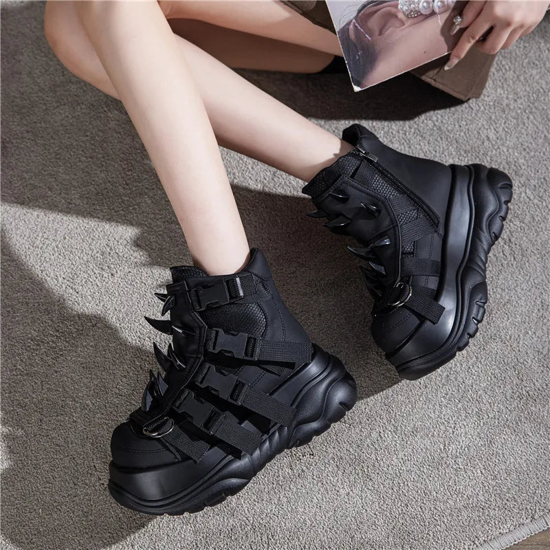 2025 novas mulheres de couro genuíno punk muffin plataforma esportes retro rebite botas curtas de metal pesado