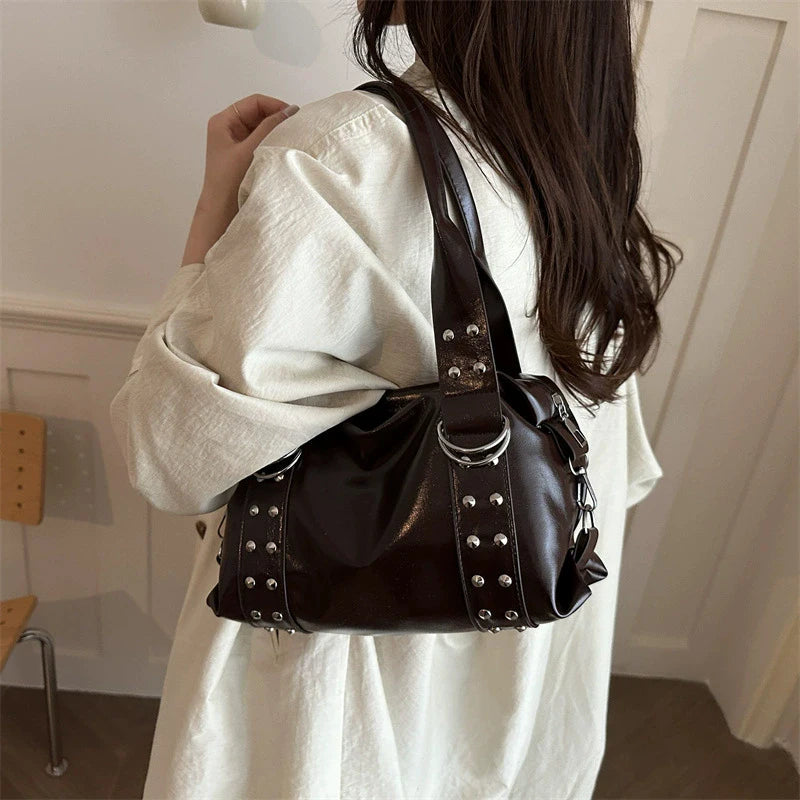 Bolsa de Ombro Feminina em Couro PU de Alta Qualidade, Grande Capacidade, Estilo Y2K, Bolsa de Braço com Rebites, Bolsa Boston Feminina para o Dia a Dia
