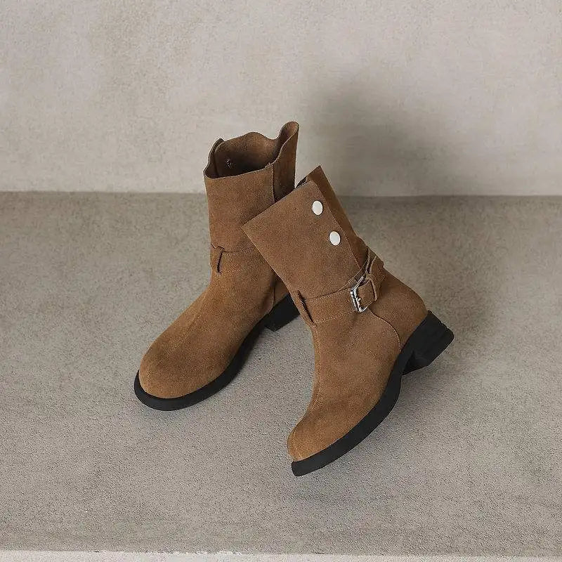 Botas de cano médio para mulheres maduras, tamanho grande 34-42, em camurça de vaca, com salto grosso, estilo motociclista, quentes para o inverno e outono, com detalhes de rebites metálicos.