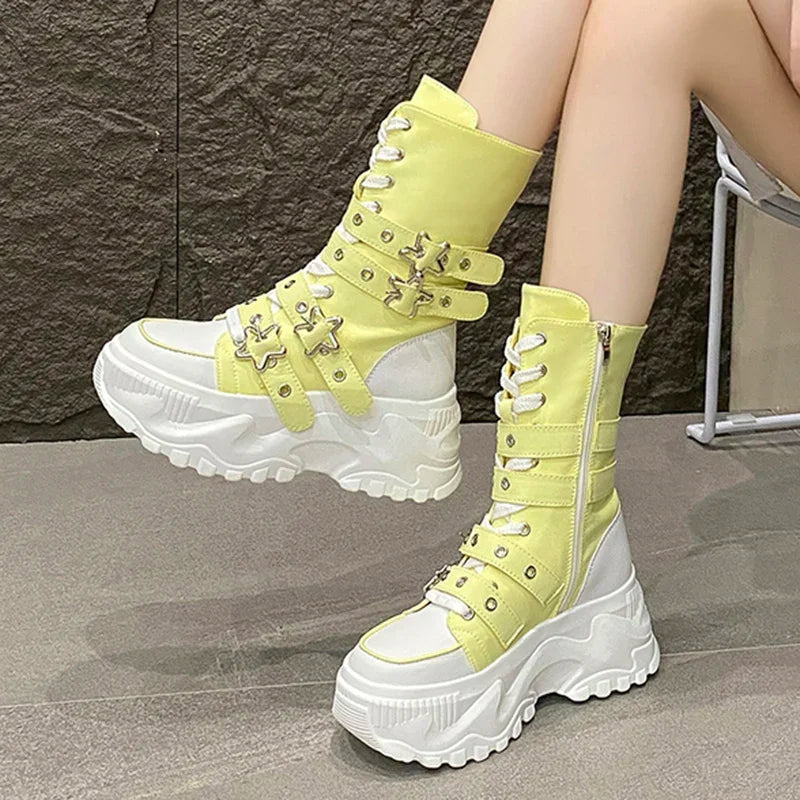 Novas Botas Femininas Y2K Rock Plataforma Verão 2026 Góticas com Fivela de Cinto de Estrela de Metal, Sola Grossa, Cano Médio, Calçados Punk de Designer
