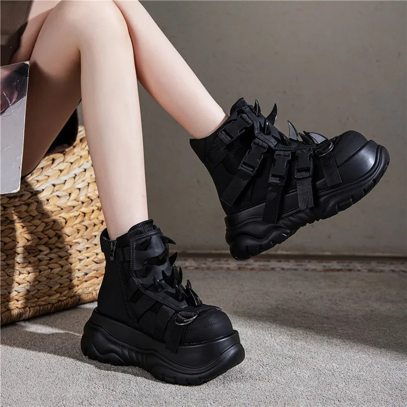 2025 novas mulheres de couro genuíno punk muffin plataforma esportes retro rebite botas curtas de metal pesado