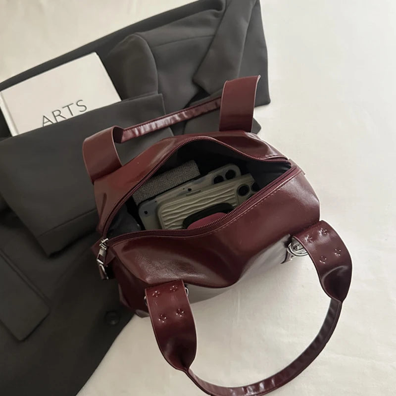 Bolsa de Ombro Feminina em Couro PU de Alta Qualidade, Grande Capacidade, Estilo Y2K, Bolsa de Braço com Rebites, Bolsa Boston Feminina para o Dia a Dia