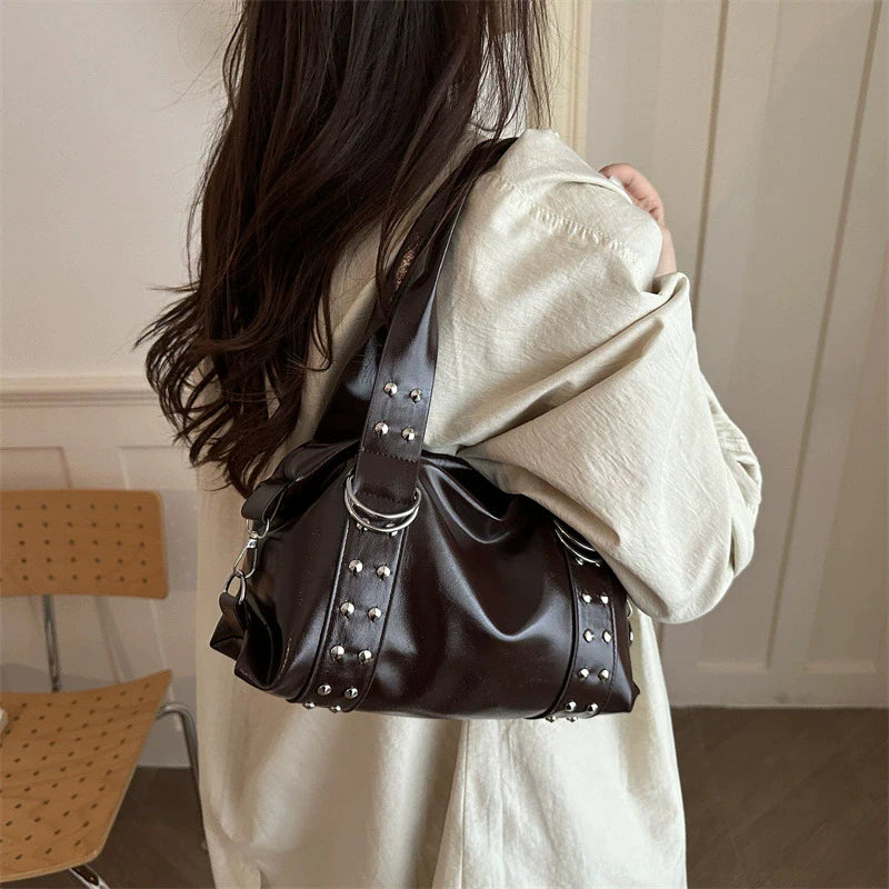 Bolsa de Ombro Feminina em Couro PU de Alta Qualidade, Grande Capacidade, Estilo Y2K, Bolsa de Braço com Rebites, Bolsa Boston Feminina para o Dia a Dia