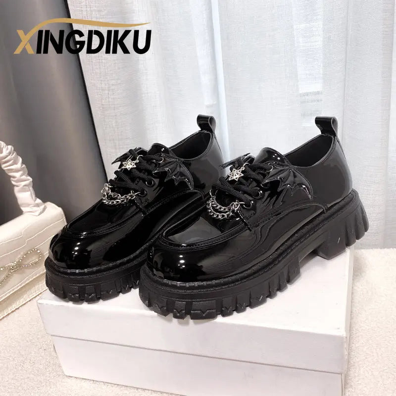 Punk vento moda único sapatos outono novo diabo bat asas gótico sapatos femininos fundo grosso plataforma à prova dwaterproof água corrente de metal