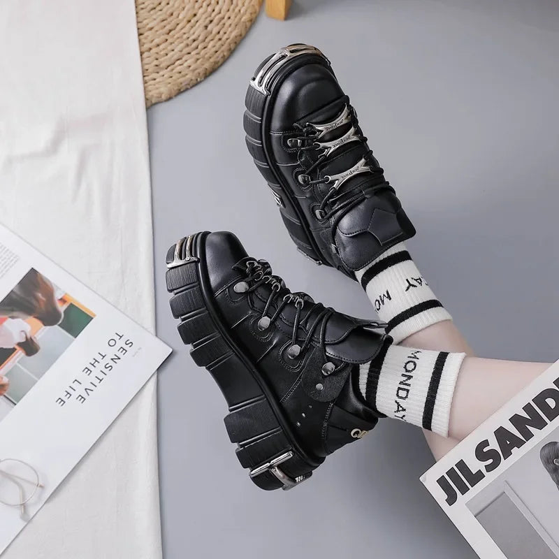 2025 primavera novos sapatos femininos de metal pesado fundo grosso alta superior punk sapatos de couro gótico escuro botas de motocicleta tendência