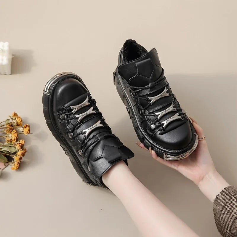 2025 primavera novos sapatos femininos de metal pesado fundo grosso alta superior punk sapatos de couro gótico escuro botas de motocicleta tendência