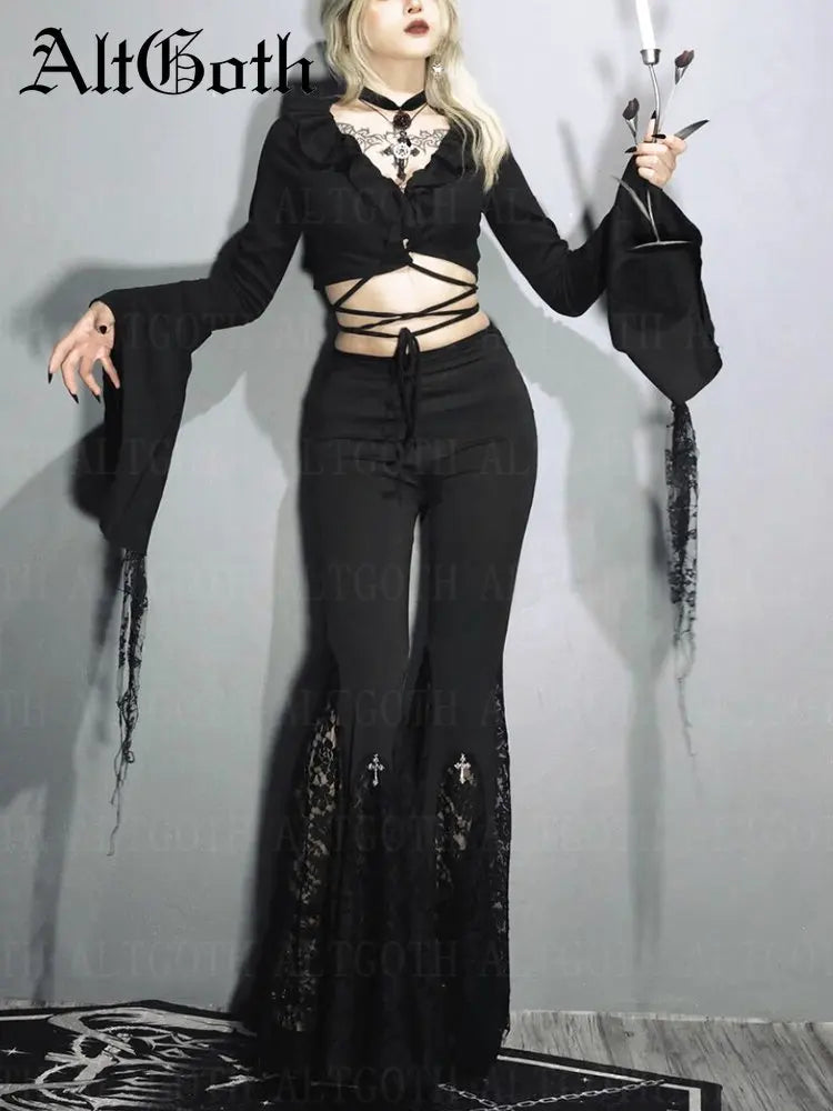 Calça Flare Gótica com Renda e Cruz