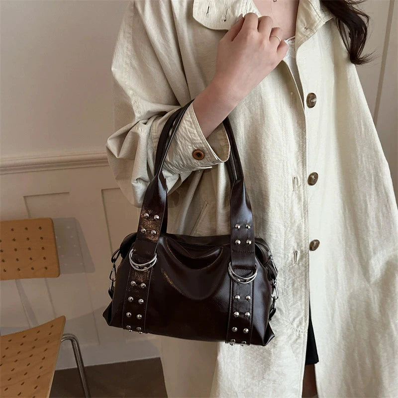 Bolsa de Ombro Feminina em Couro PU de Alta Qualidade, Grande Capacidade, Estilo Y2K, Bolsa de Braço com Rebites, Bolsa Boston Feminina para o Dia a Dia