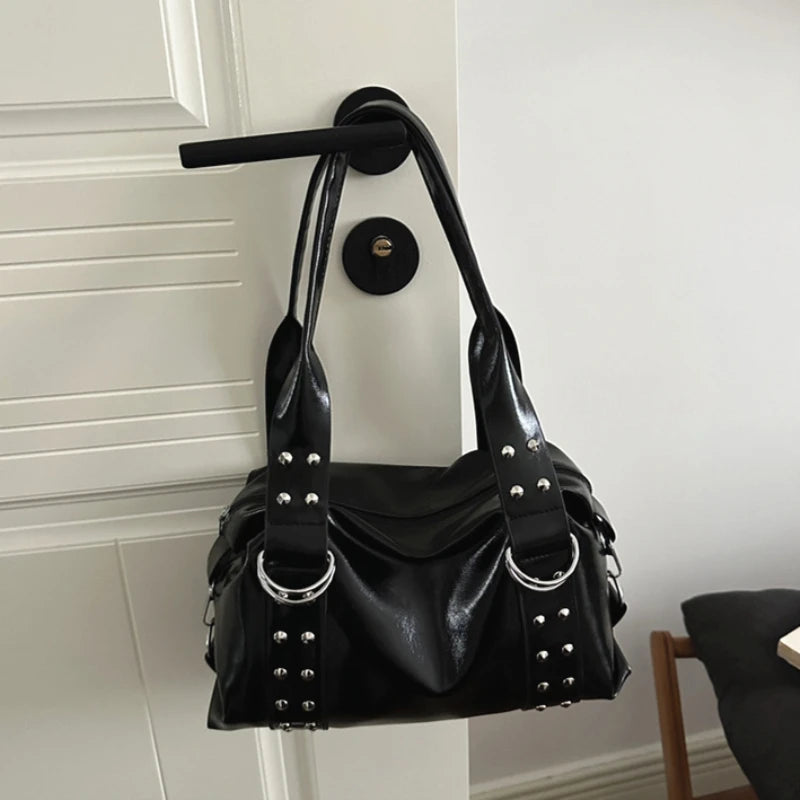 Bolsa de Ombro Feminina em Couro PU de Alta Qualidade, Grande Capacidade, Estilo Y2K, Bolsa de Braço com Rebites, Bolsa Boston Feminina para o Dia a Dia