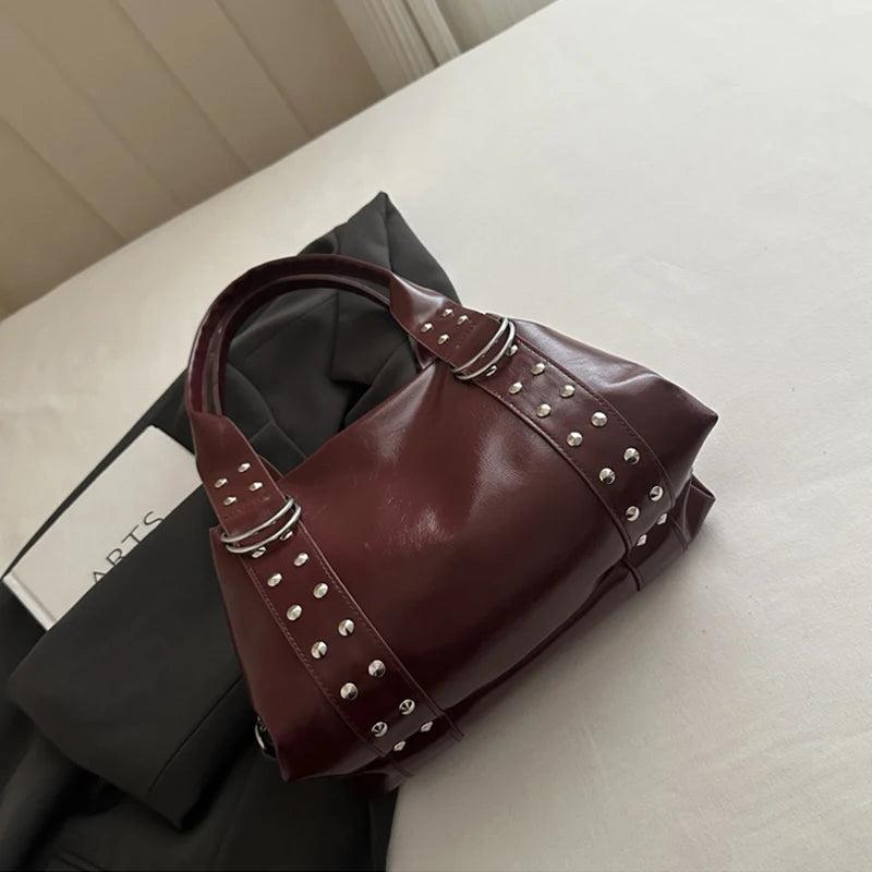 Bolsa de Ombro Feminina em Couro PU de Alta Qualidade, Grande Capacidade, Estilo Y2K, Bolsa de Braço com Rebites, Bolsa Boston Feminina para o Dia a Dia
