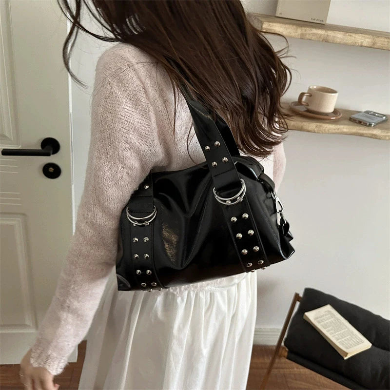 Bolsa de Ombro Feminina em Couro PU de Alta Qualidade, Grande Capacidade, Estilo Y2K, Bolsa de Braço com Rebites, Bolsa Boston Feminina para o Dia a Dia